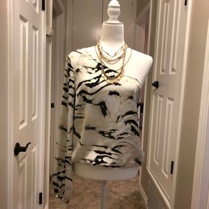 Bebe one sleeve shirt size M with cute necklace